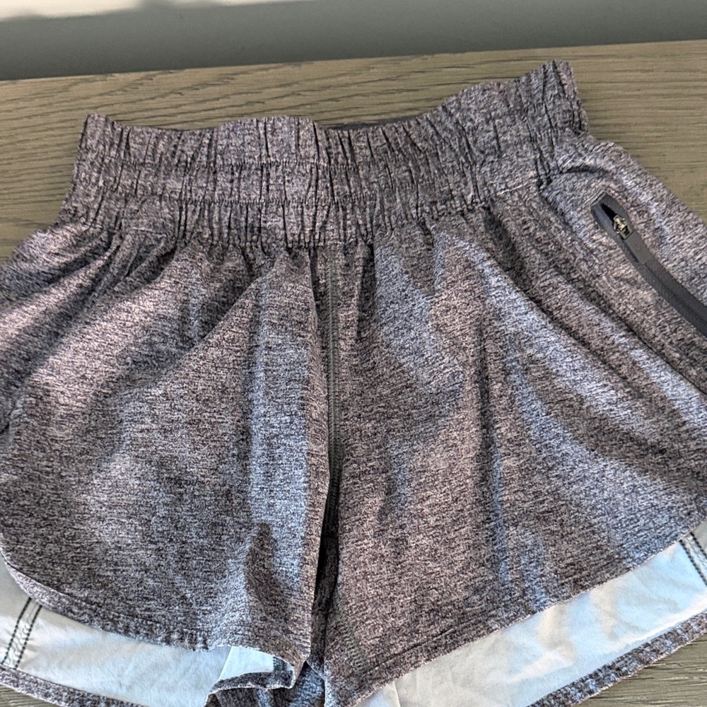 Like new condition!!!!! Lululemon Tracker shots
